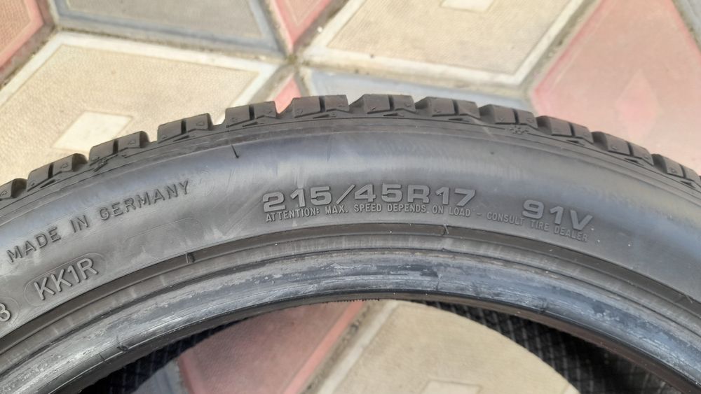 Vand 4 anvelope de iarna 215 45 r17 GOODYEAR foarte bune