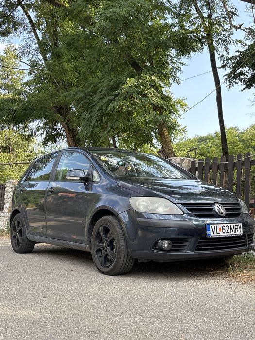 Vând golf 5 plus,sau schimb