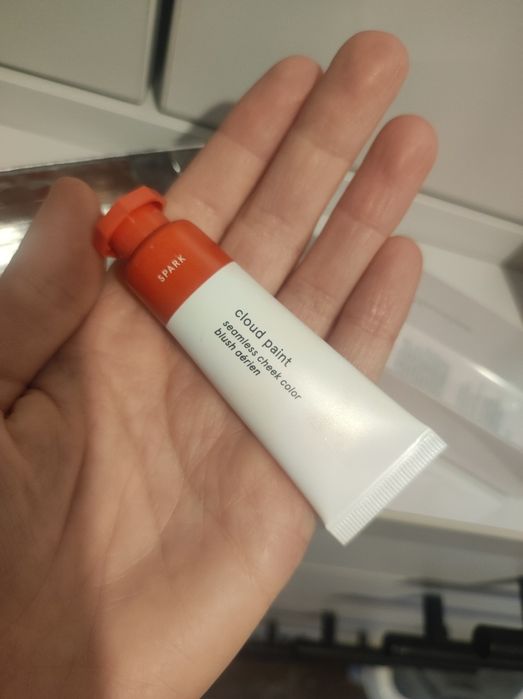 Нов Течен руж Glossier