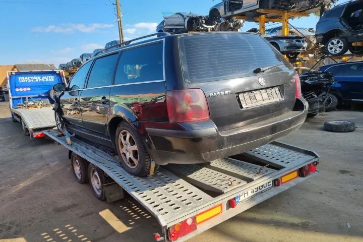 caseta de directie egr clapeta de acceleratie racitor gaze termoflot turbina timonerie kit ambreiaj pornire volanta rampa injectoare   Vw Passat B5.5 an 2005 euro 4, motor 1.9 tdi BGW 136cp  dezmembrez