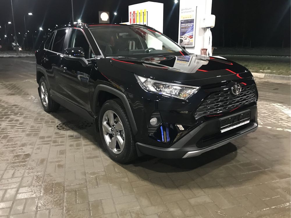 Toyota Rav 4 2020 года