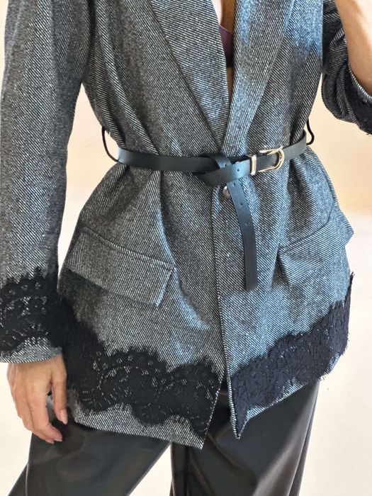 Уникално сако в сиво с дантела и колан