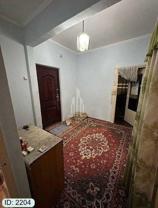 Dinamo bozorcha tarafda 3 xona kvartira sotiladi №2204