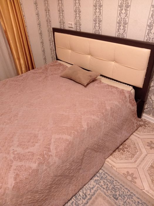 Продам кровать с матрацом