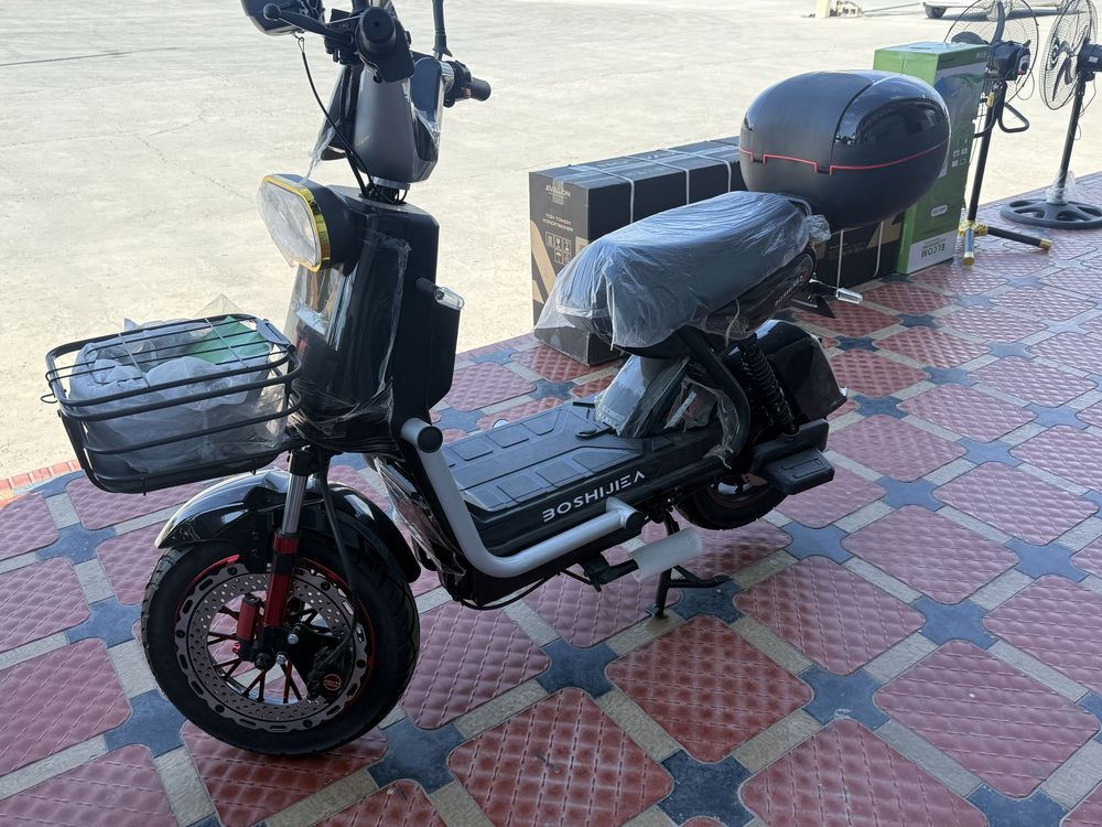 Skuter Boshijea firma 5 akm
