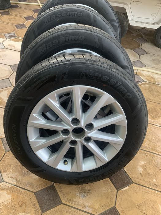 Диски оригигал  от камри 50-55 r16 с летними шинами новые  обмен есть