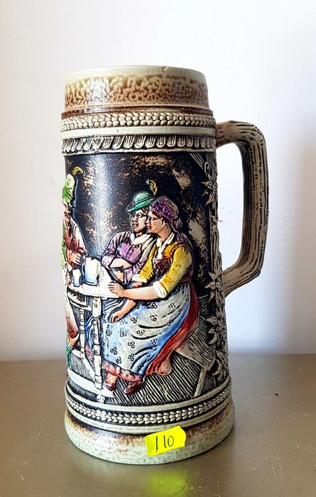 Halbe de bere vechi din porțelan