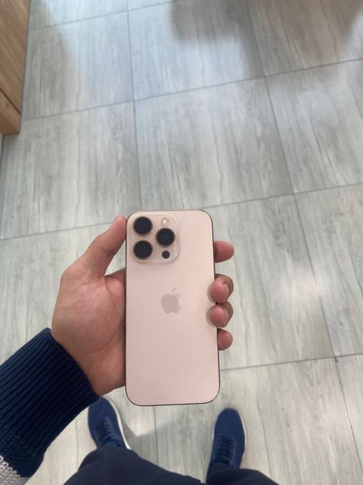 Продаю телефон Iphone 16 pro