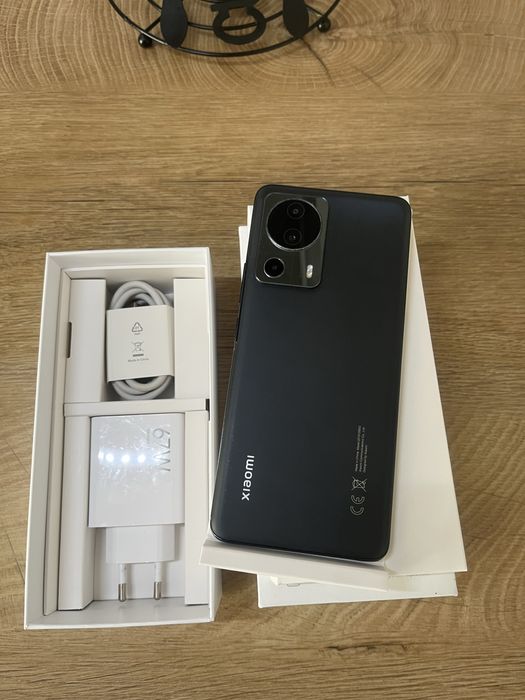 Xiaomi 13 Lite с подарък Bluetooth слушалки