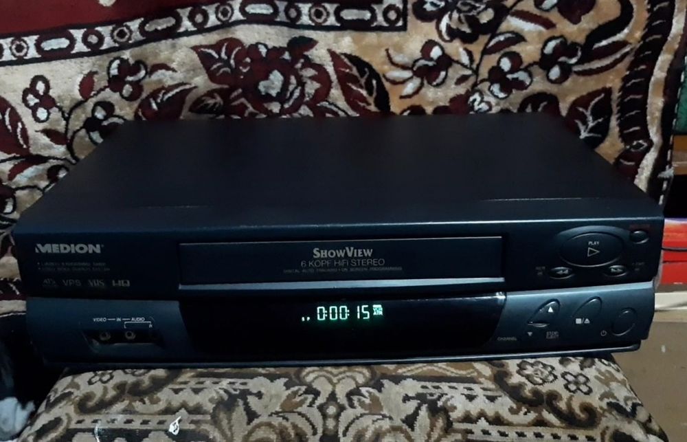 Vând videorecorder medion stereo stare bună