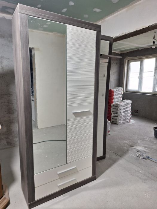 Cuier cu dulap adus din Austria