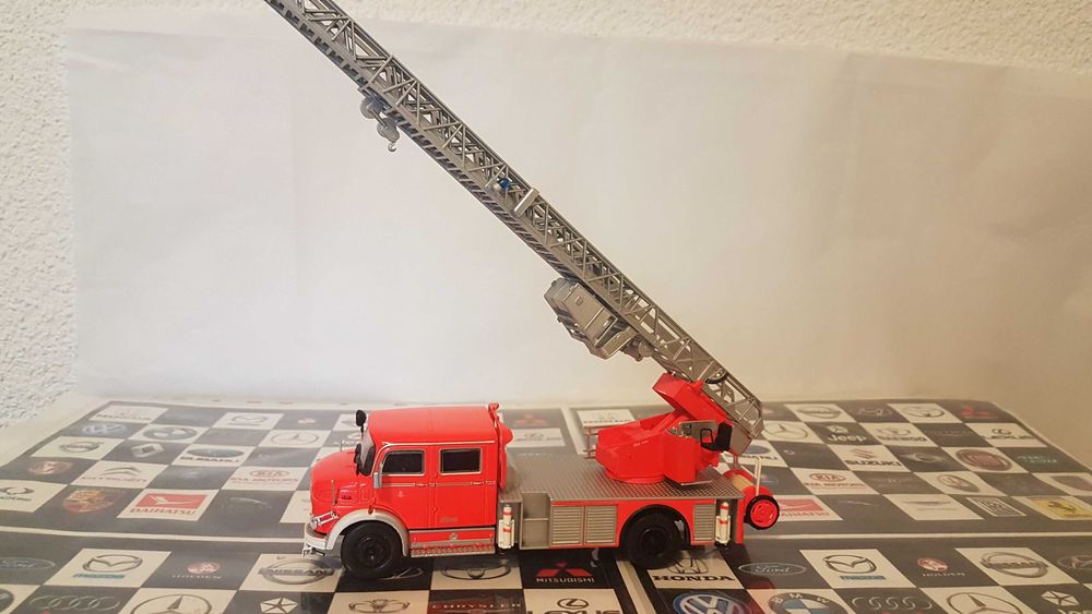 Macheta Mercedes L519 scara 1/43