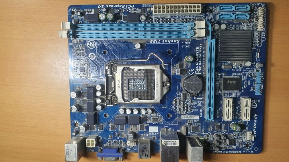 Комплект i3-2100 + GT 630 + H61M + 4GB DDR3 + кулер