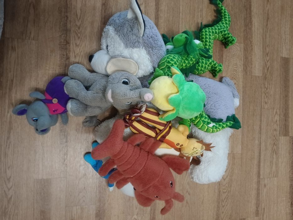 Отдам игрушки за кг яблок красных, бананов и апельсин