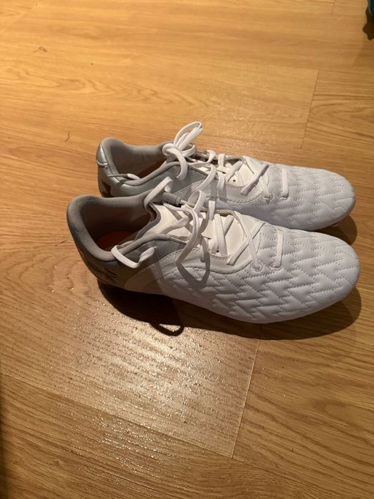 Чисто нови футболни обувки Under Armour номер 43