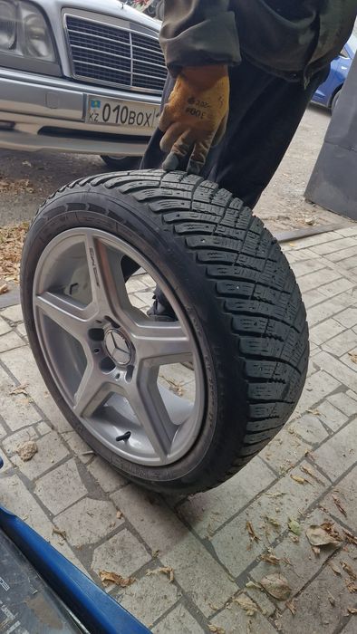 Продам комплект резины зимнюю R 17