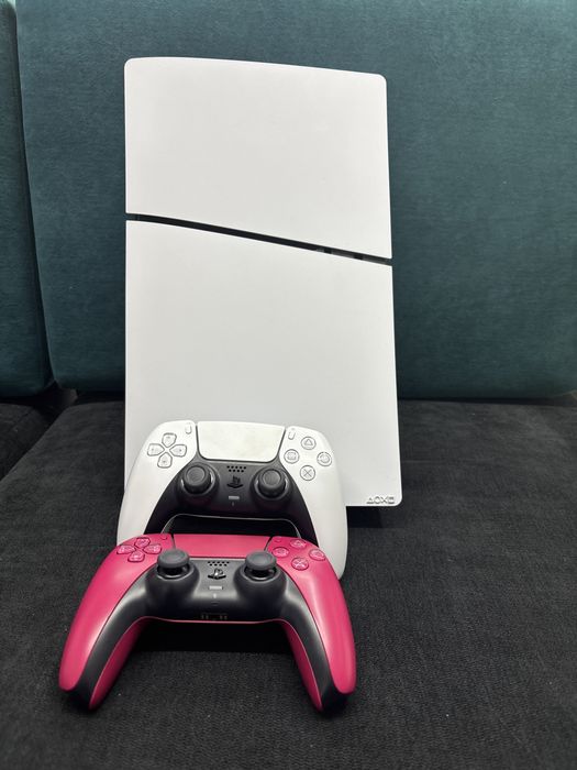 Playstation 5 каробка имеется на сам блок и на один джостик