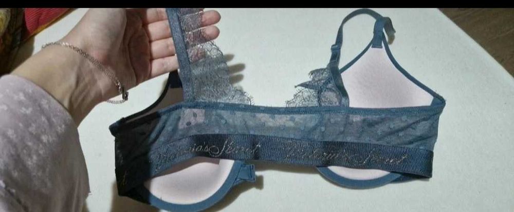 Sutien Victoria's Secret  32C cu inchidere in fata