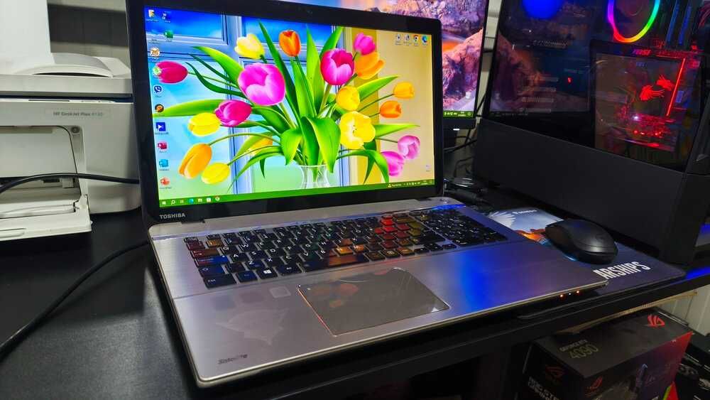 Голям и Бърз 17.3 Лаптоп Toshiba Intel i7 RAM 16Gb Видеокарта 4Gb SSD