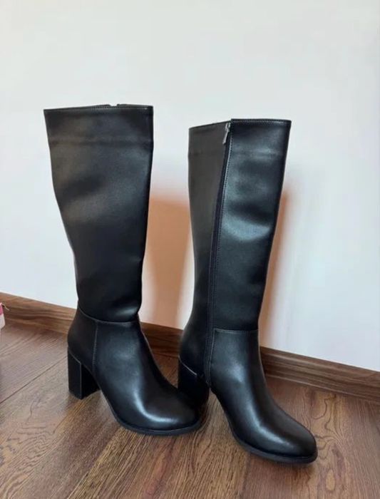 Cizme negre cu toc