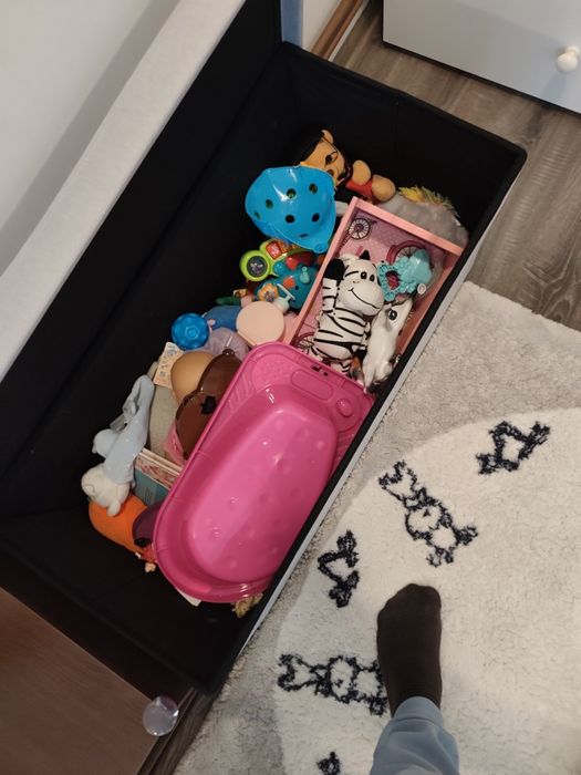 Lot jucării pentru bebeluși - pluşuri, zornăitori, figurine, cărticele