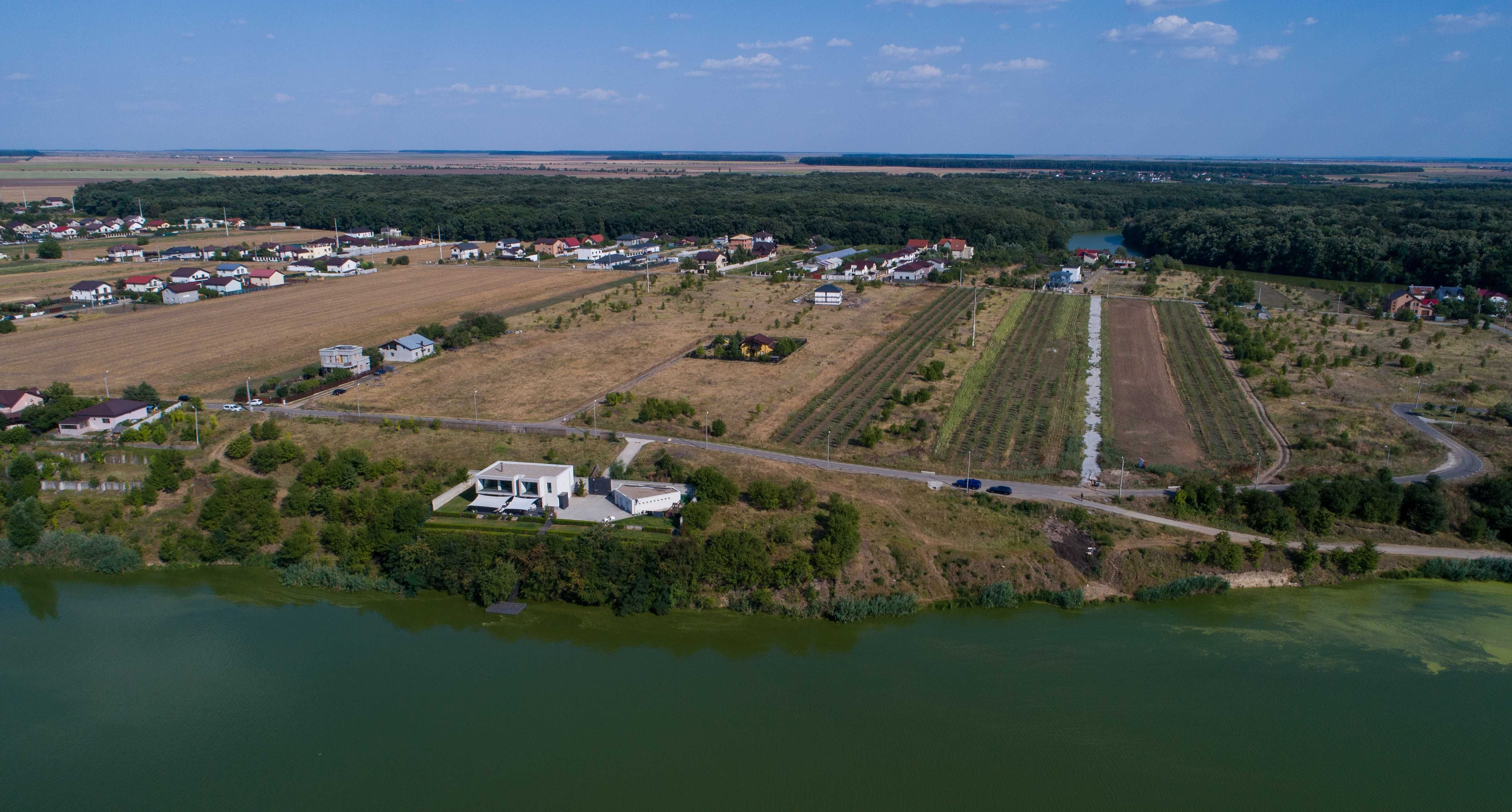 Vanzare loturi cu  UTILITATI langa LAC si PADURE -Branesti