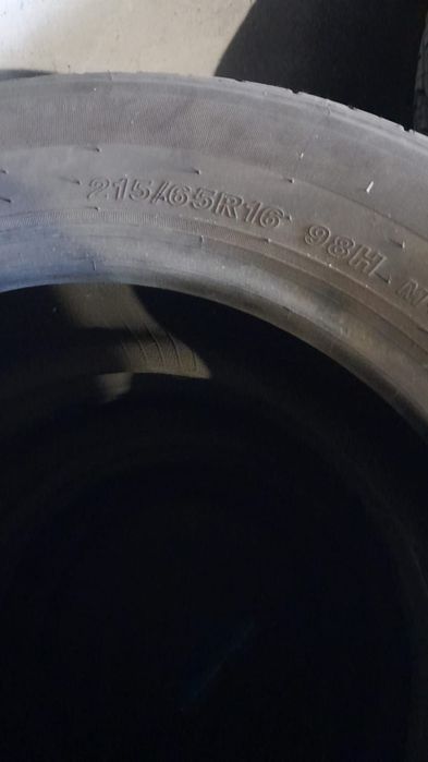 Продам резину 215/65 R16