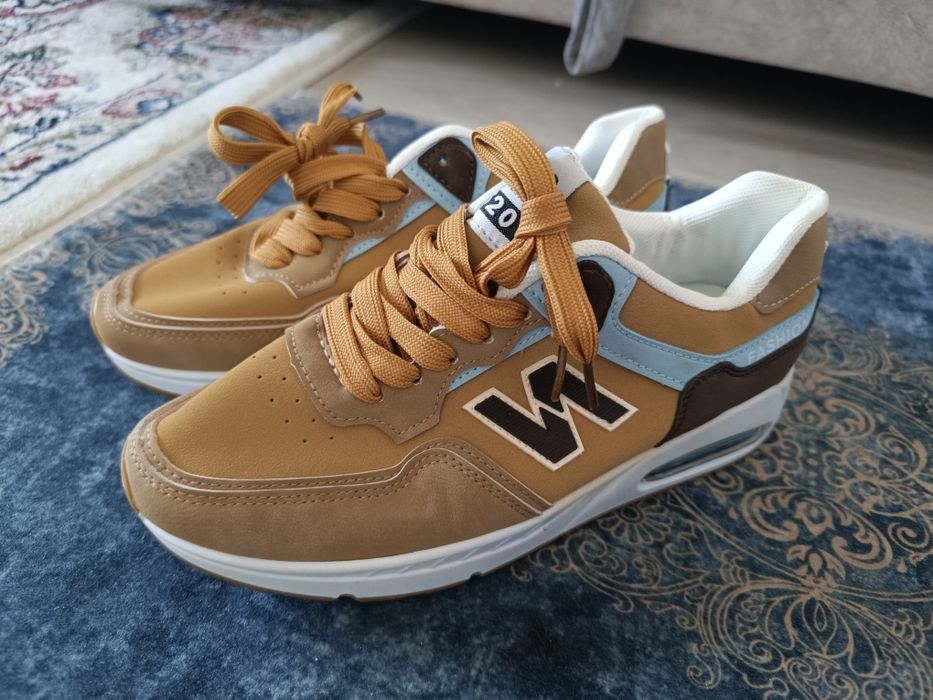 Универсальные кроссовки 39 размера, унисекс