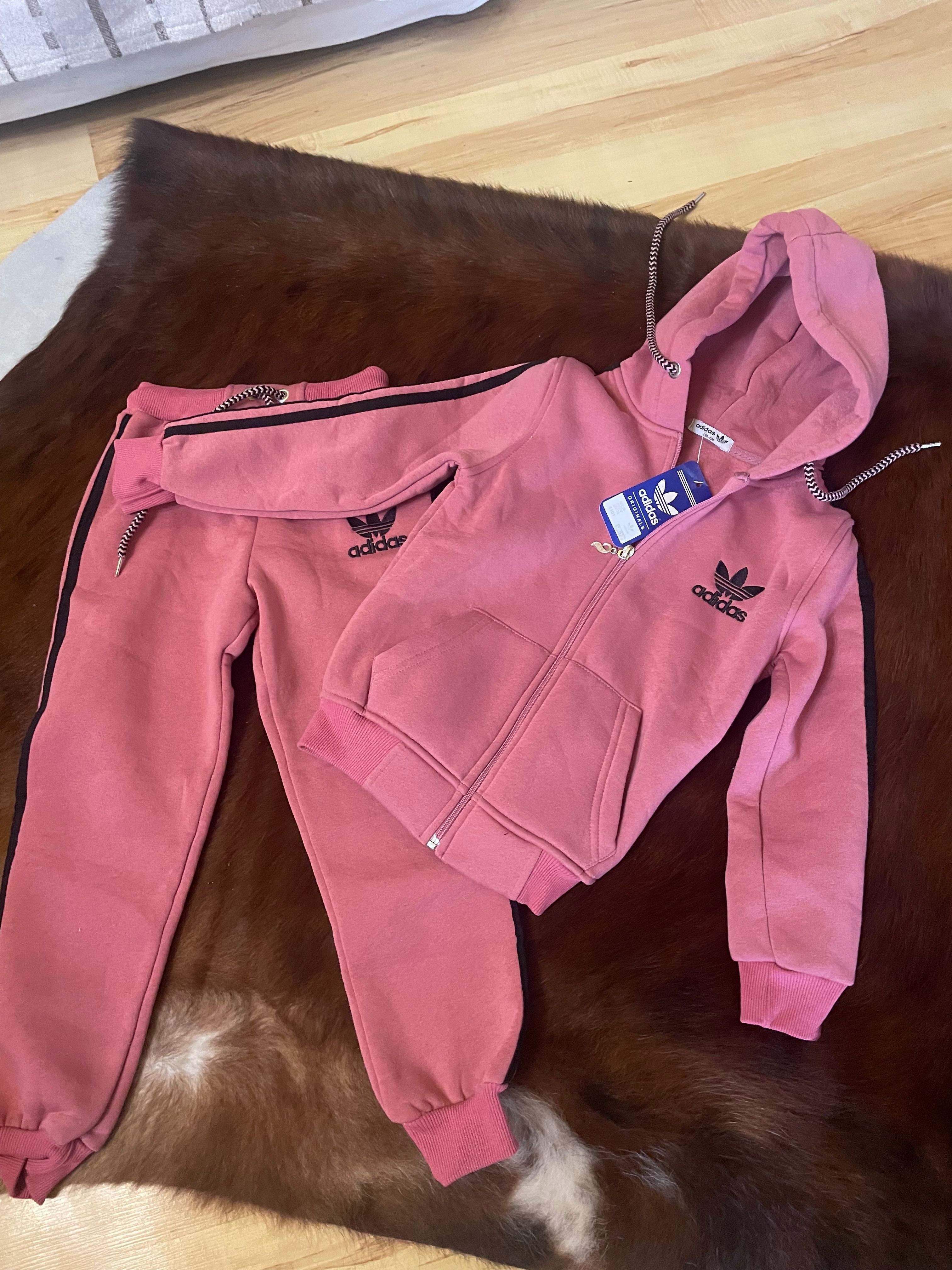 Екип на adidas чисто нов