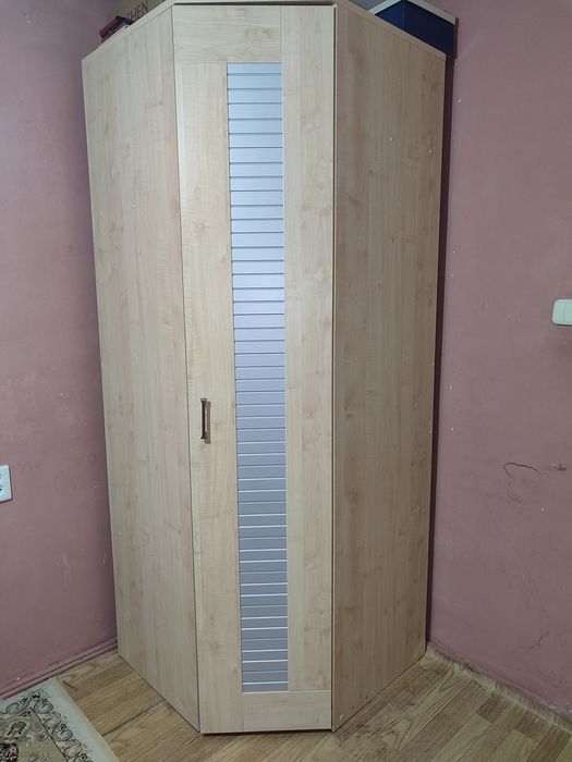 Шкаф угловой гардероб .