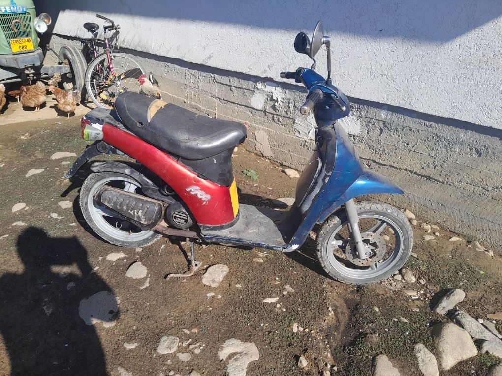 Vând scuter piaggio Free