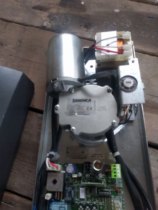 Motor usă garaj Beninca
