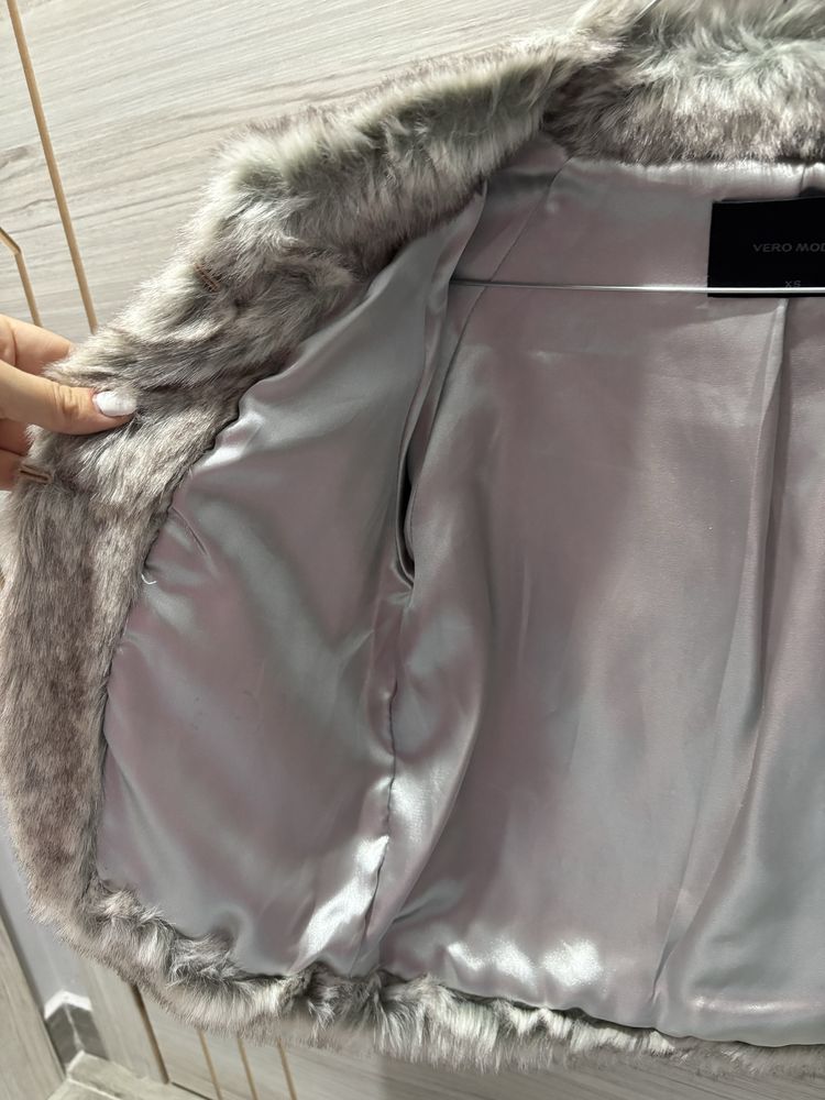 Яке с косъм Vero Moda