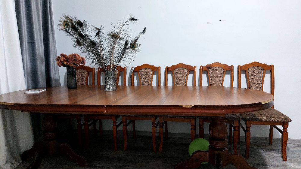 Продам стол для гостиной