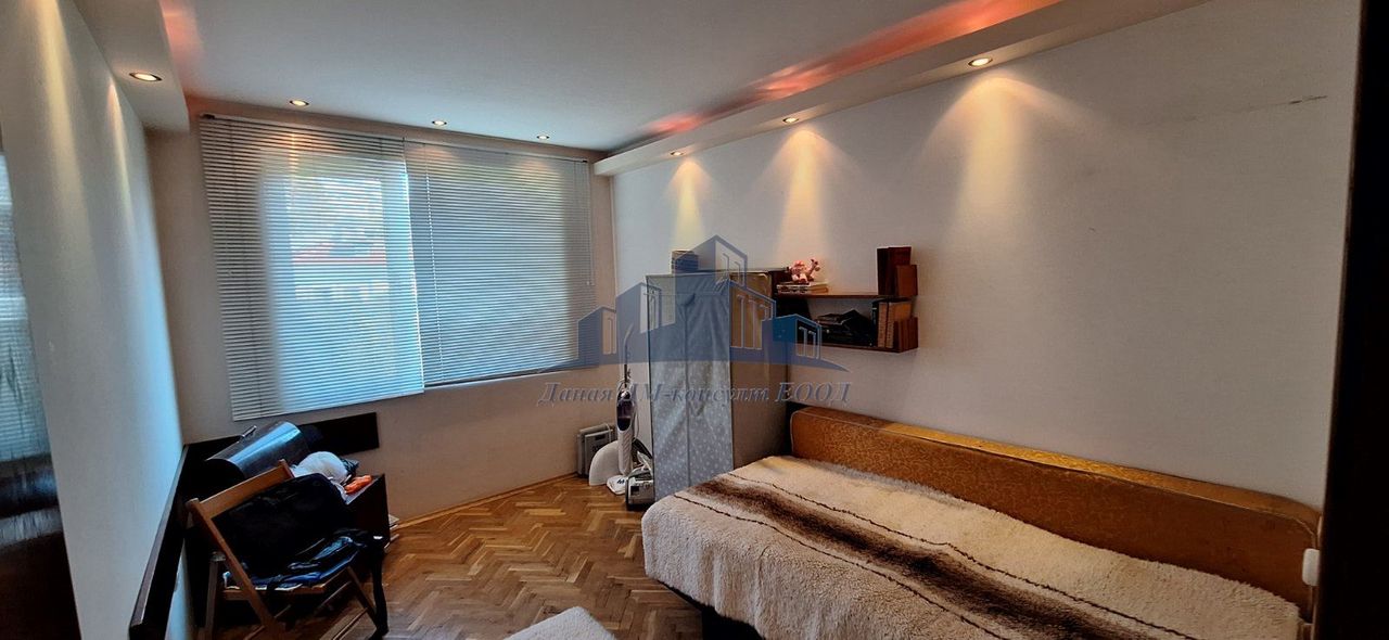 Продава се Тристаен апартамент в Шумен, Център - 134 кв.м за 1256 €/кв.м - Снимка #5