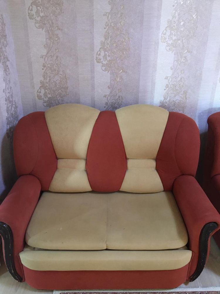 диван и кресло в комплекте
