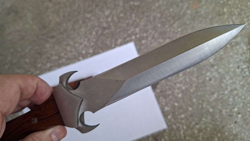 Cuțit vânătoare cu dublu tăiș ( tip sabie ) – 225g – 25,5 cm