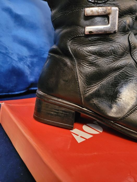 Vând cizmulițe din piele