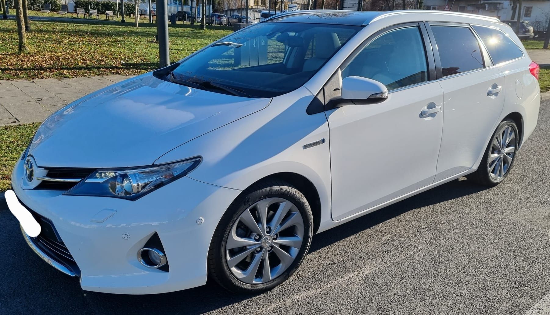 Toyota Auris Hybrid. Baterie 80,77 %.