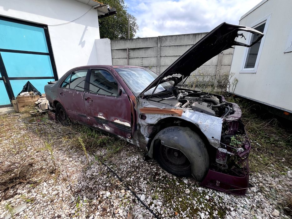 Mercedes-Benz E200--   1500€
