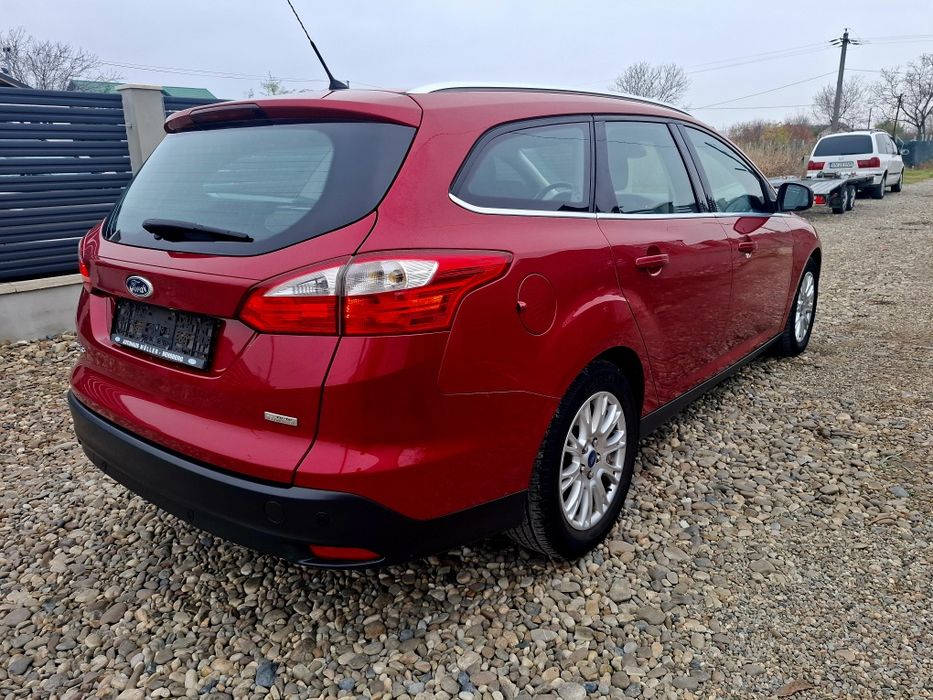 Ford Focus Titanium Xenon ParkAssist Led Sync LineAssist