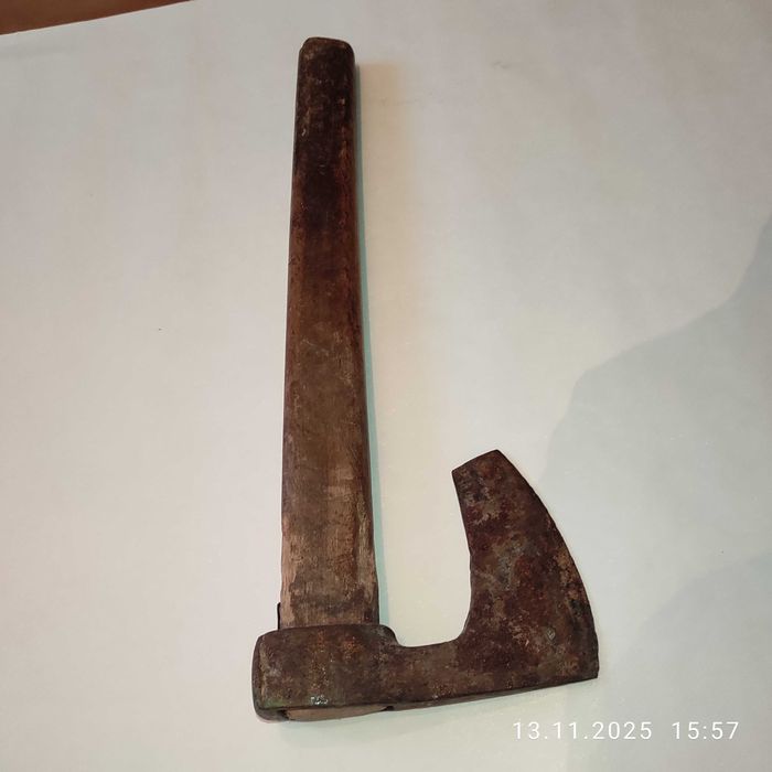 Ръчно кована антикварна брадвичка евтино