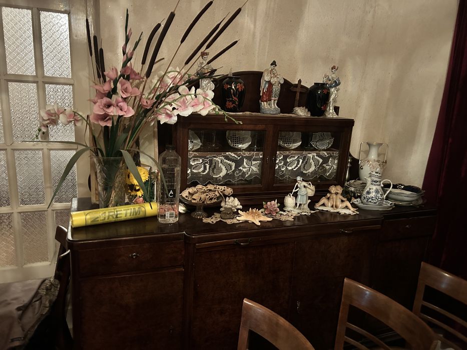 Mobila veche de peste 100 de ani . Din nuc