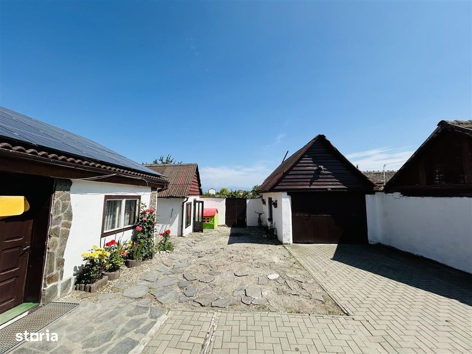 Casa individuala, 4 camere, teren 831 mp, panouri solare