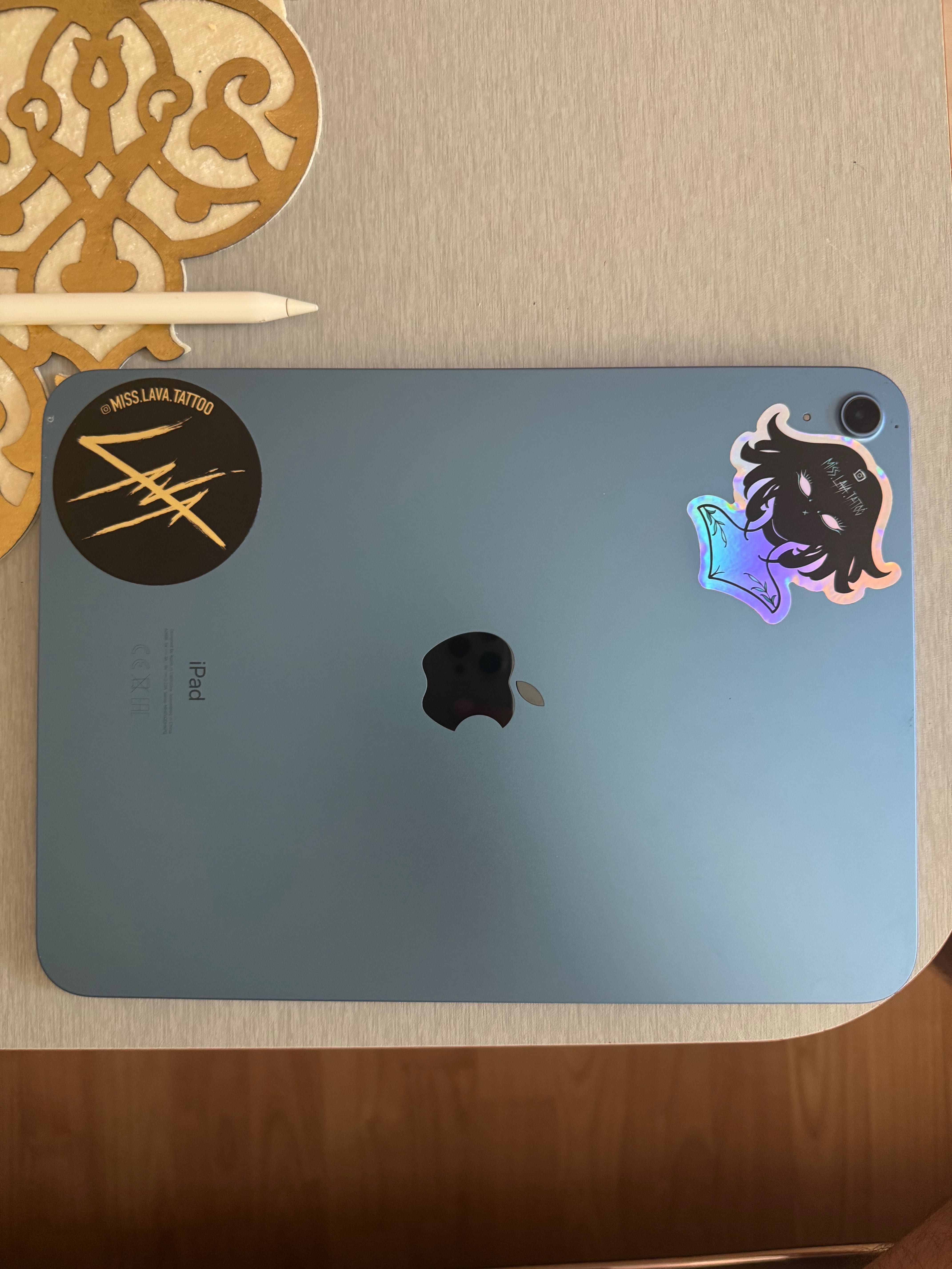 Продава се iPad 10th Gen (10.9”) + Apple Pencil (1st Gen)
