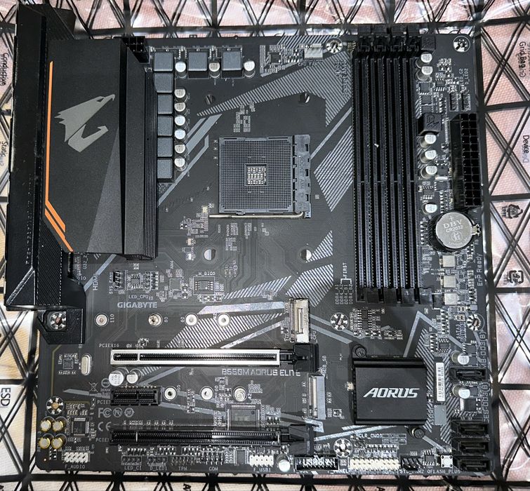 Продам матринскую плату B550M AORUS ELITE rev. 1.3 + корпус DLM200