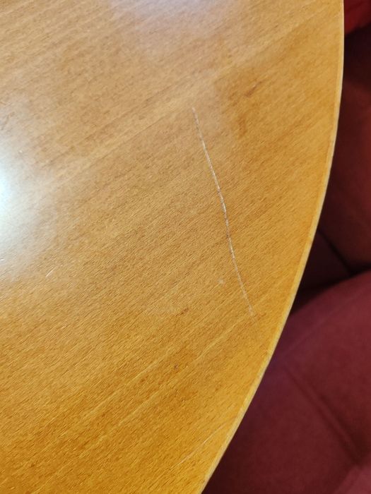 Трапезна маса от масивно дърво