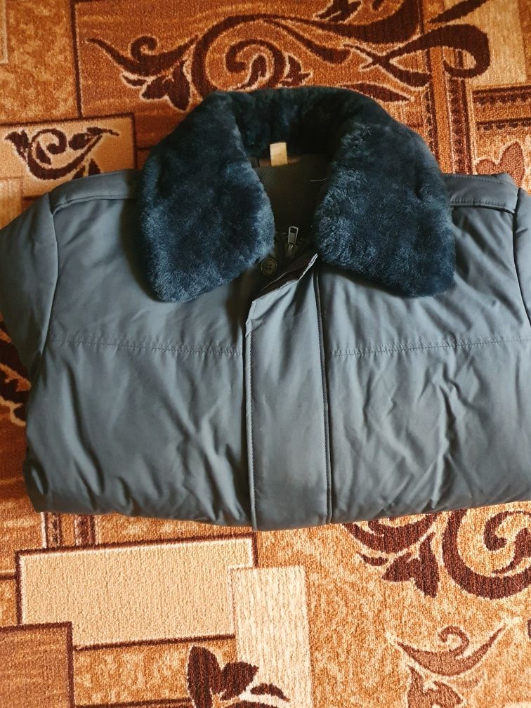 Продам зимнюю повседневную куртку