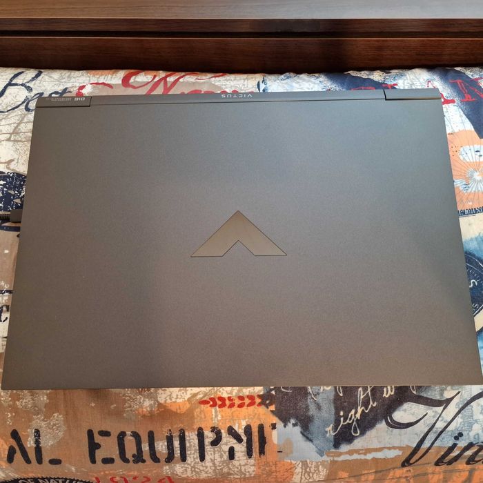 Лаптоп HP Victus 16-d1000nu цвят Mica Silver.