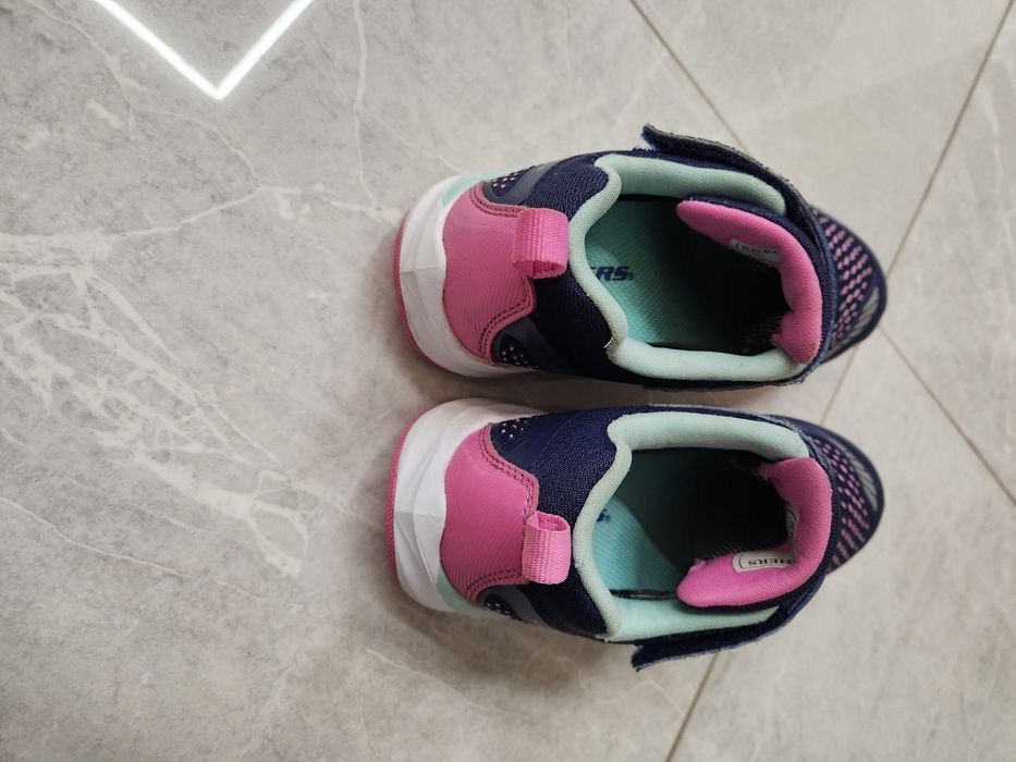 Водоустойчиви прекрасни детски маратонки Skechers 32